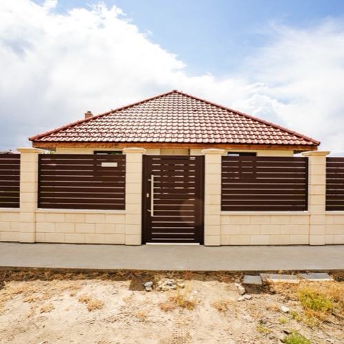 Aluminium fence - RAL 8017
