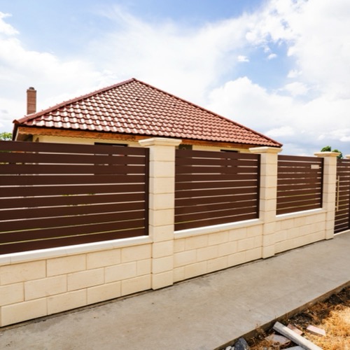 Aluminium fence - RAL 8017
