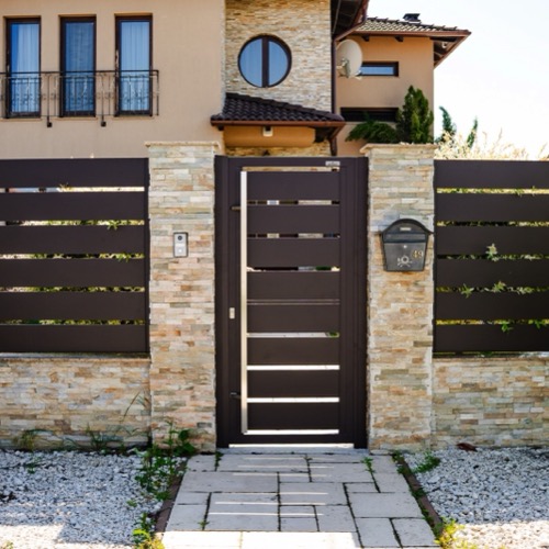 Aluminium fence - RAL 8019