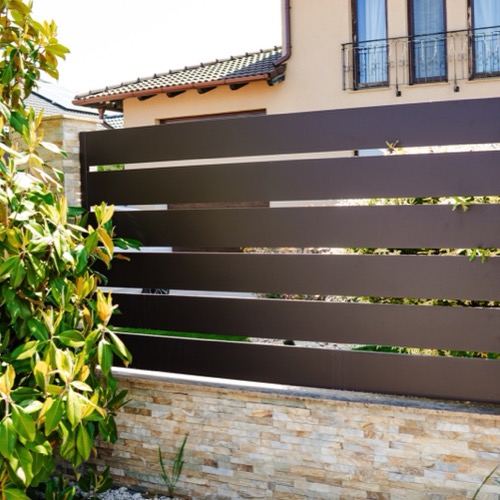 Aluminium fence - RAL 8019